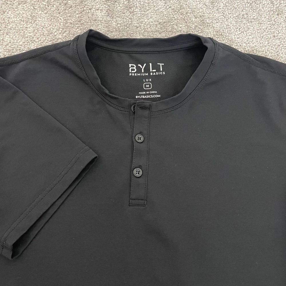 BYLT Henley Mens Medium Lux Black Short Sleeve Drop Hem Button-Down Athletic